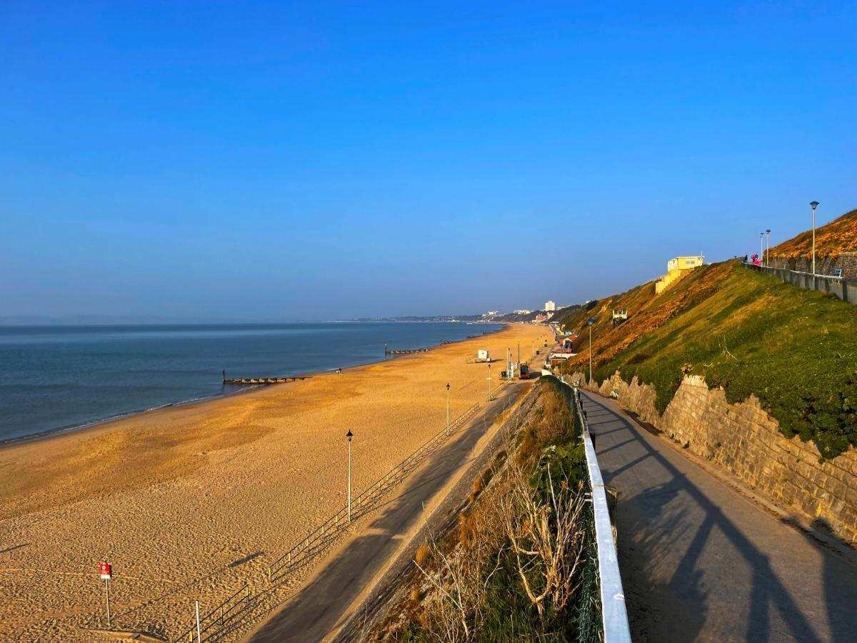 Private Two Bedroom Residence In Southbourne - Private Parking - Off The High Street - Minutes Away From The Beach Борнмът Екстериор снимка
