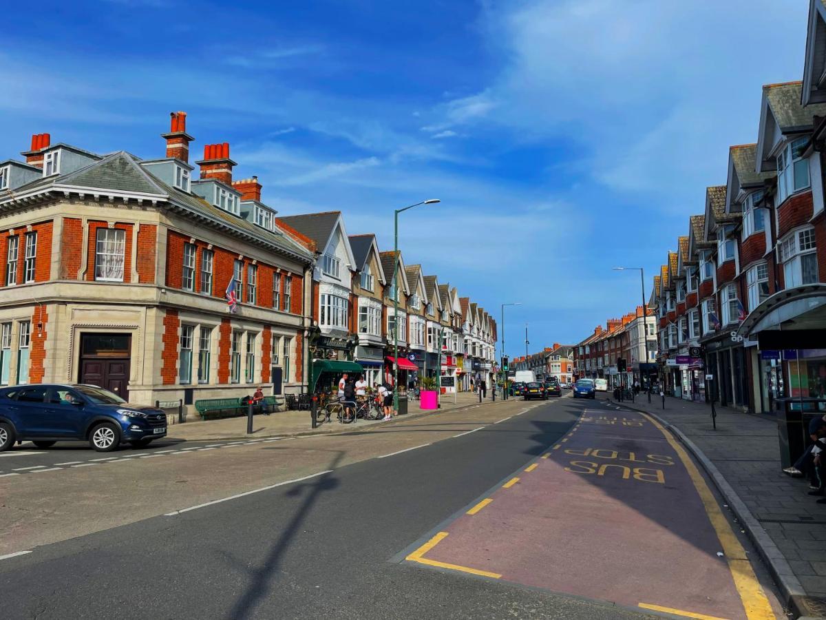 Private Two Bedroom Residence In Southbourne - Private Parking - Off The High Street - Minutes Away From The Beach Борнмът Екстериор снимка