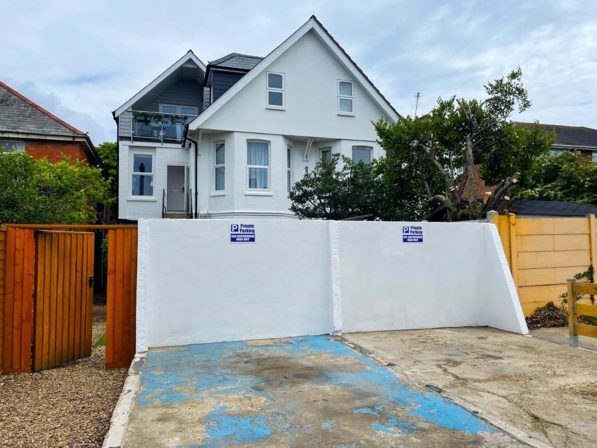 Private Two Bedroom Residence In Southbourne - Private Parking - Off The High Street - Minutes Away From The Beach Борнмът Екстериор снимка