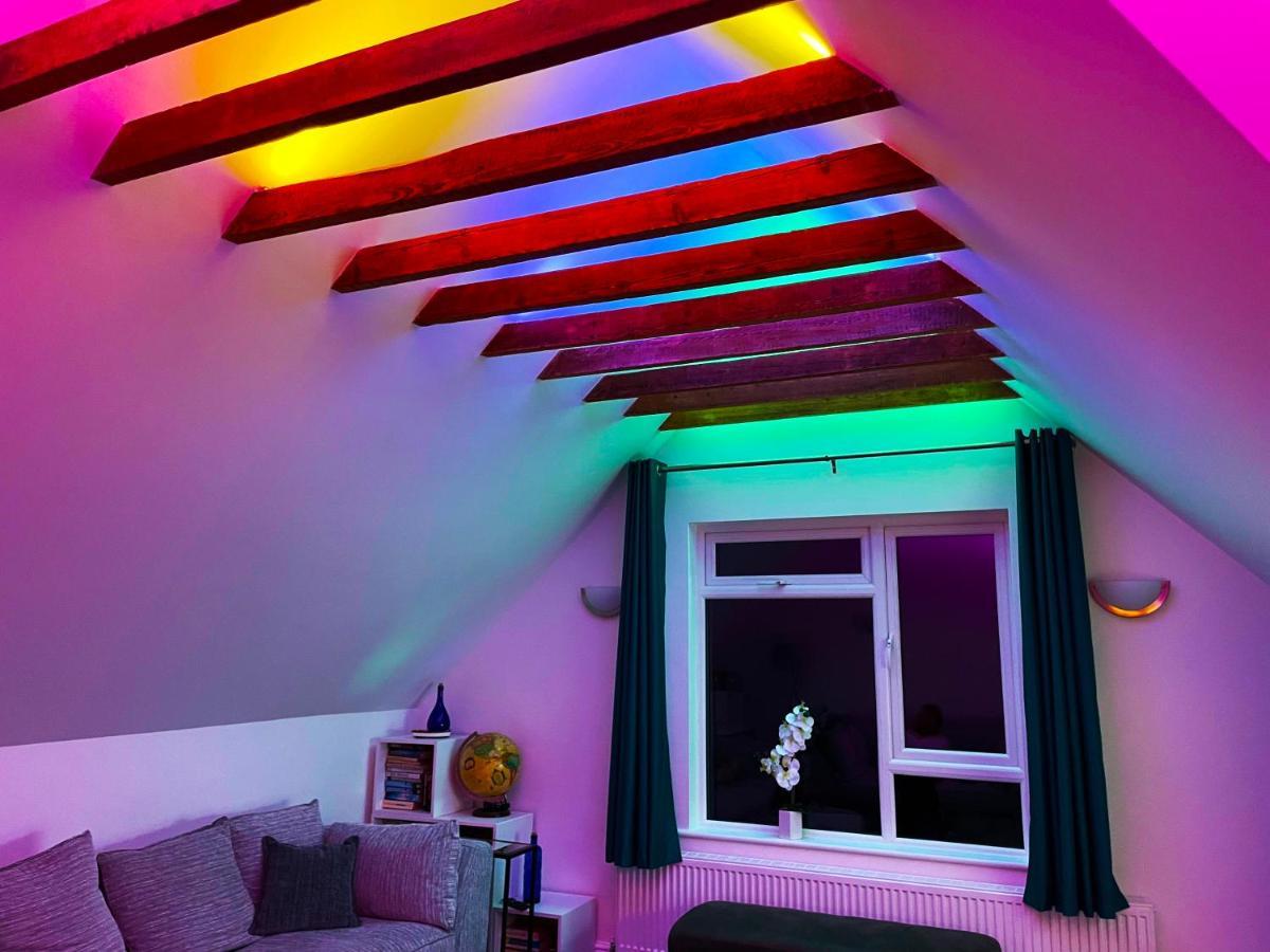 Private Two Bedroom Residence In Southbourne - Private Parking - Off The High Street - Minutes Away From The Beach Борнмът Екстериор снимка