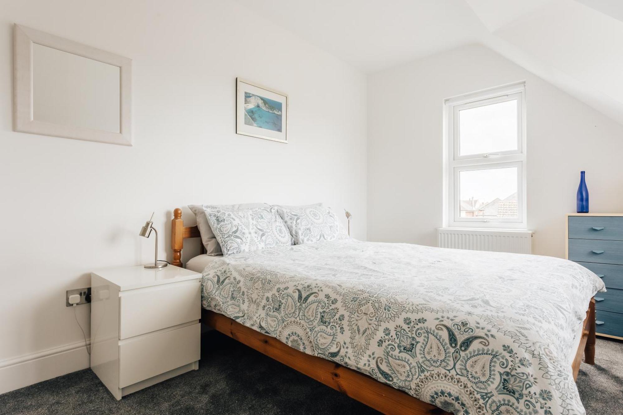 Private Two Bedroom Residence In Southbourne - Private Parking - Off The High Street - Minutes Away From The Beach Борнмът Екстериор снимка