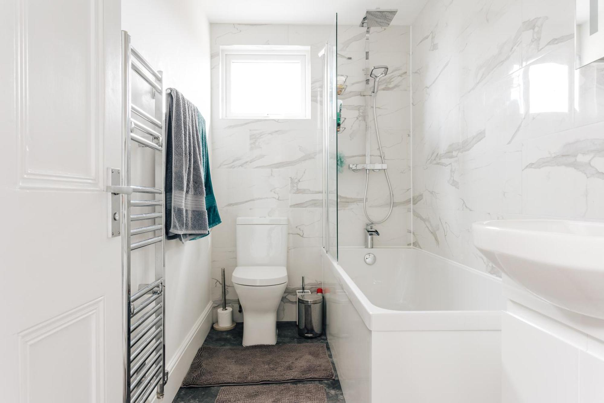 Private Two Bedroom Residence In Southbourne - Private Parking - Off The High Street - Minutes Away From The Beach Борнмът Екстериор снимка