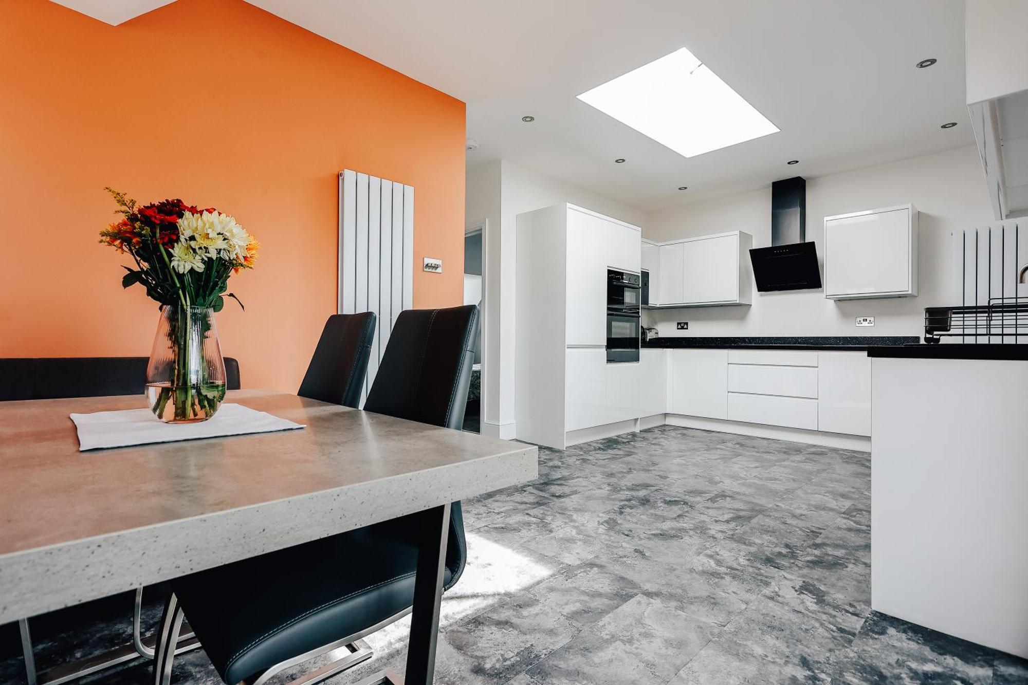 Private Two Bedroom Residence In Southbourne - Private Parking - Off The High Street - Minutes Away From The Beach Борнмът Екстериор снимка