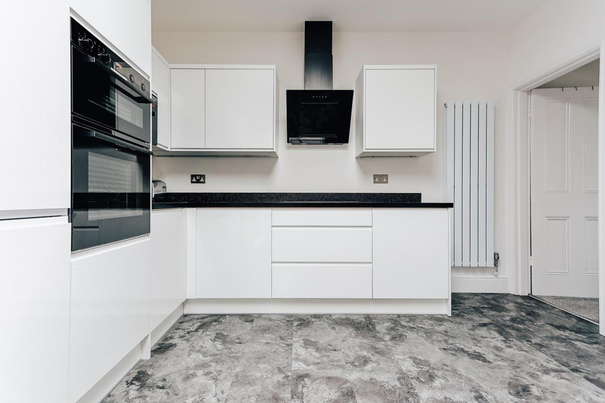 Private Two Bedroom Residence In Southbourne - Private Parking - Off The High Street - Minutes Away From The Beach Борнмът Екстериор снимка