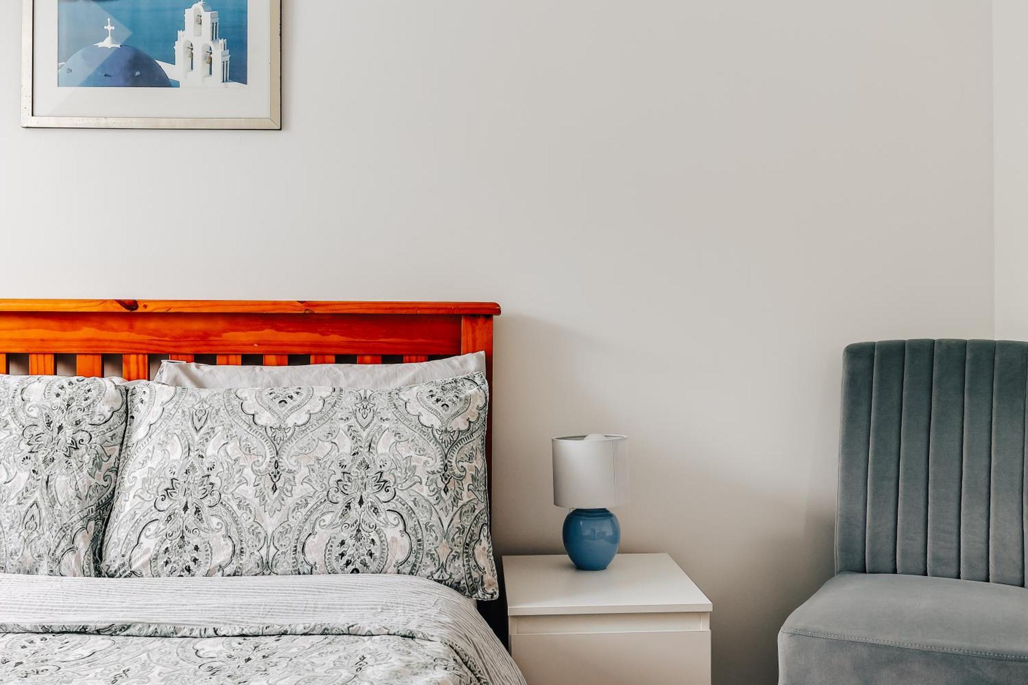 Private Two Bedroom Residence In Southbourne - Private Parking - Off The High Street - Minutes Away From The Beach Борнмът Екстериор снимка