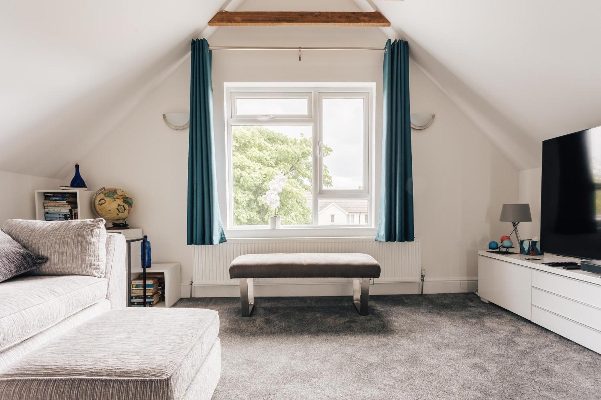 Private Two Bedroom Residence In Southbourne - Private Parking - Off The High Street - Minutes Away From The Beach Борнмът Екстериор снимка