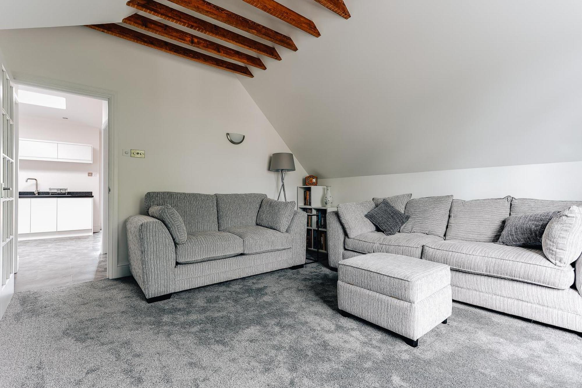 Private Two Bedroom Residence In Southbourne - Private Parking - Off The High Street - Minutes Away From The Beach Борнмът Екстериор снимка