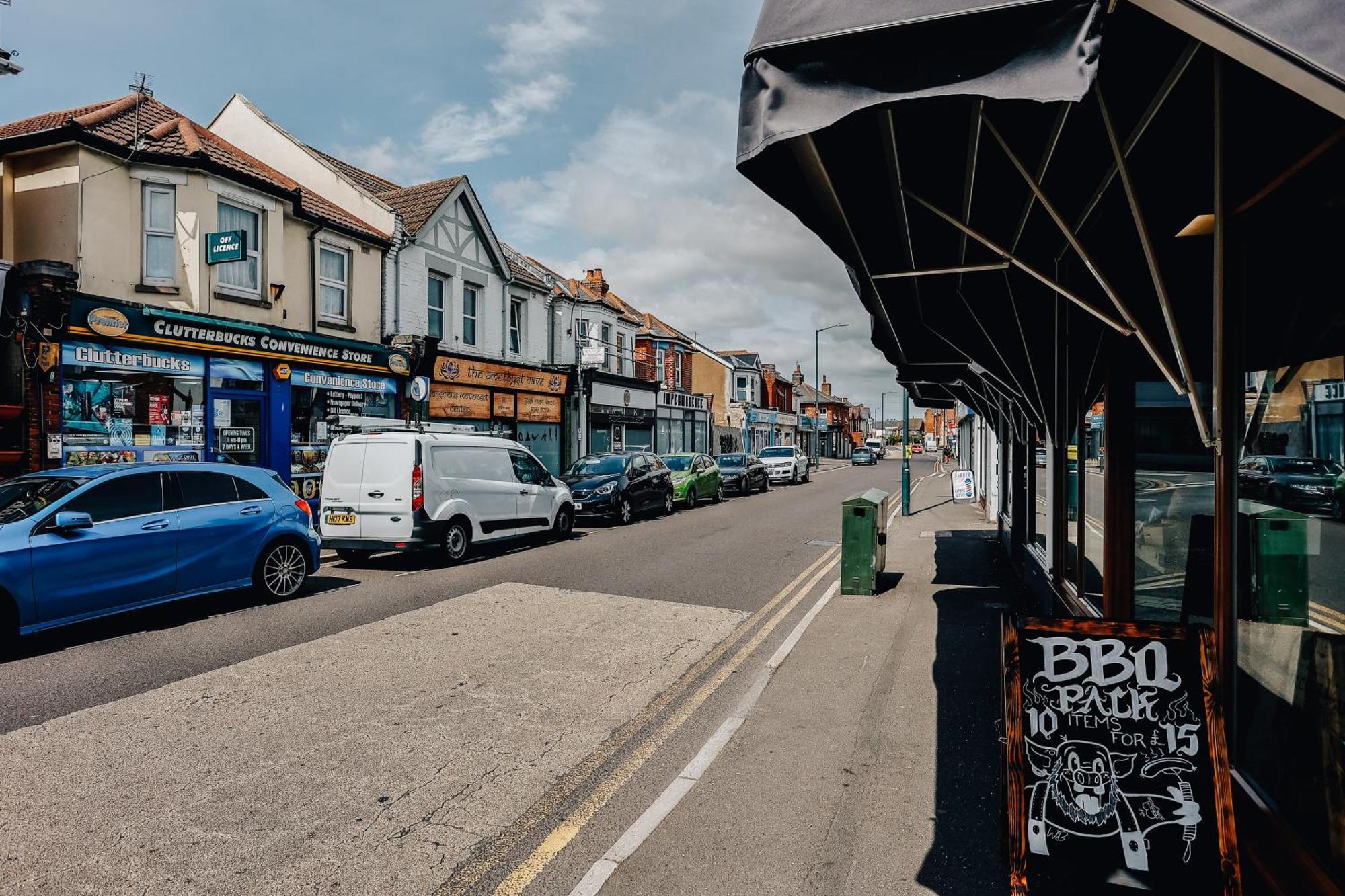 Private Two Bedroom Residence In Southbourne - Private Parking - Off The High Street - Minutes Away From The Beach Борнмът Екстериор снимка